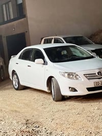 كورولا ٢٠١٠ • ابيض • نظيفه