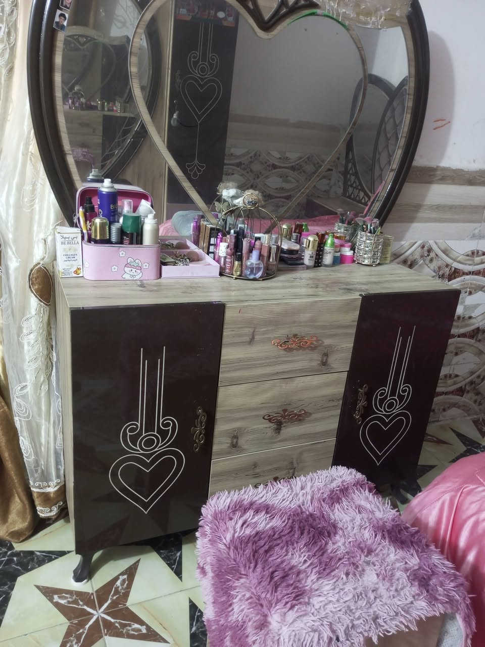 غرفه تركي للبيع نضيفه اضرارهه بسيطه السعر 450الستفسار ع الرقم ***********
