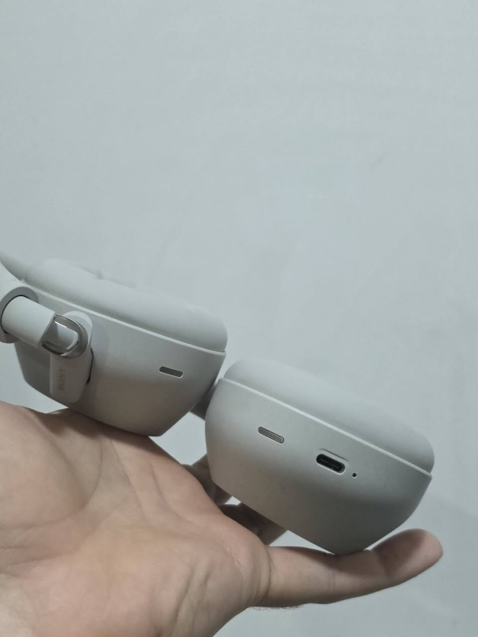 السلام عليكم
sony wh 1000 xm6
كامله الغراض

بسعر 325 الف

توصيل موجود


**إذا كنت صاحب هذا الإعلان وتريد حذفه لأي سبب، رجاءا أرسل رسالة إلى الدعم الفني**