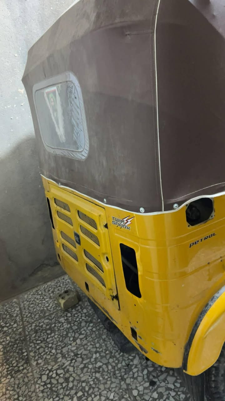 السلام عليكم تكتك للبيع موديل 17 بدي مكينه 20 تجفين جديد درام شفت جديد ظفيره من الطولل جديد تيك توك خير من الله نظيفه للجناي عوزها شويه ترتيبات باتري جديد كله جديد اوراق كامله للترقيم مكفوله التكتك ما عدا هاي الضربه اللي بالصفحه مسمكرها نصبتعا عشربن بل شارع وآني بخدمتكم
الاستفسار
***********
كل وقت موجود بس رصيد
