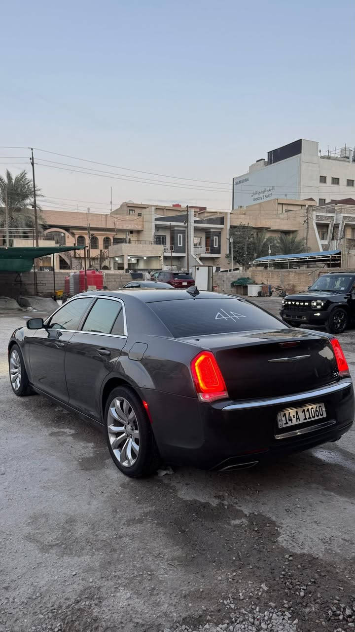 سلام وعليكم اوباما 2015 مواصفات عاديه بدون بانوراما كشن جلد داخل عسلي شاشه  جبيره سنويه ورقم بصره الجديد بأسمي وارد امريكي حادثه فقط بارد بالجاملغ الامامي ولباقي كفاله ماشيه 110 جديده السياره.
العنوان:بصره
السعر:188
رقم الموبايل:***********.
