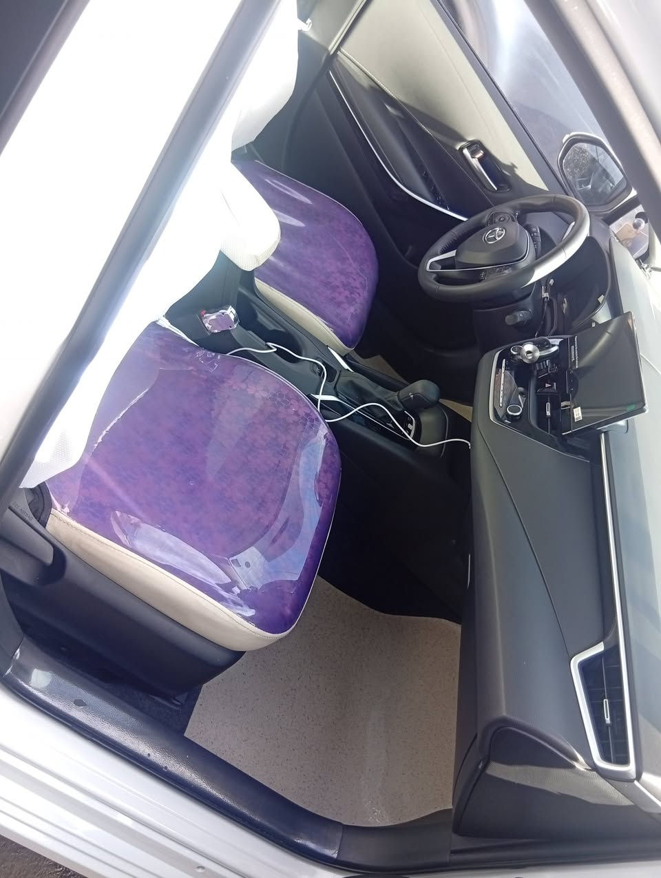 كورلة 25 ماشية  8 الف وشوي معروف مواصفاته. 23 و200
وبيهة شوي مجال مدوشمة عام دهن جديد نطخن بدراجة عدي بل دعامية وسويته  مكان منصور 
***********
