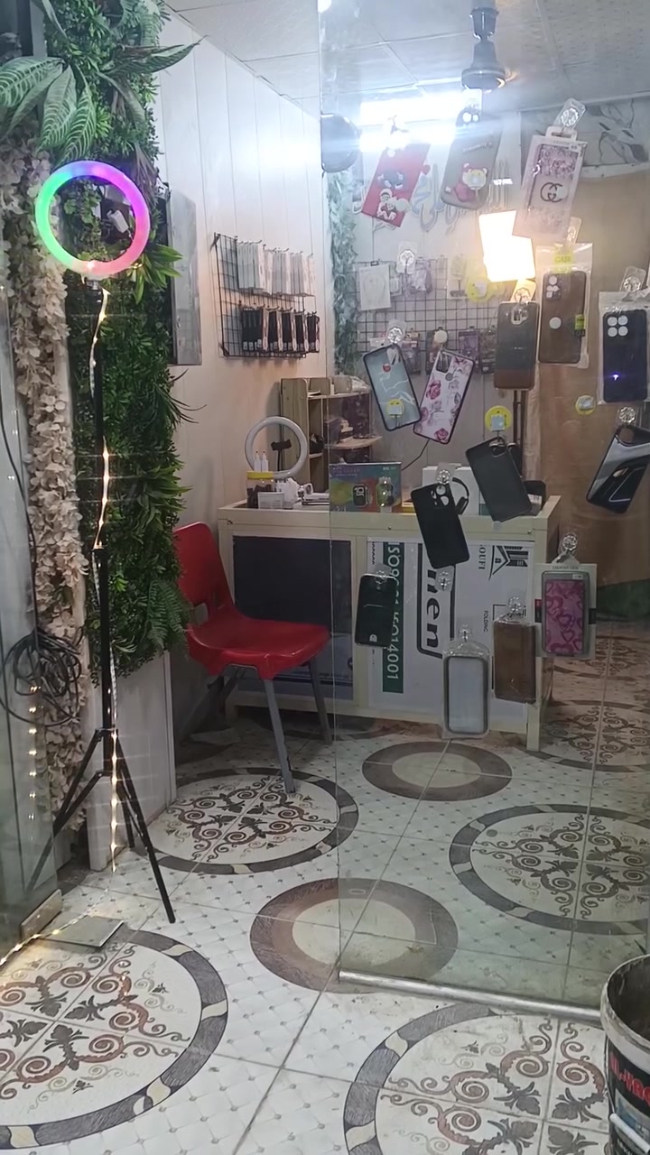 متوفر محل مبايلات للبيع داخل سوق المفرق لتواصل ***********
