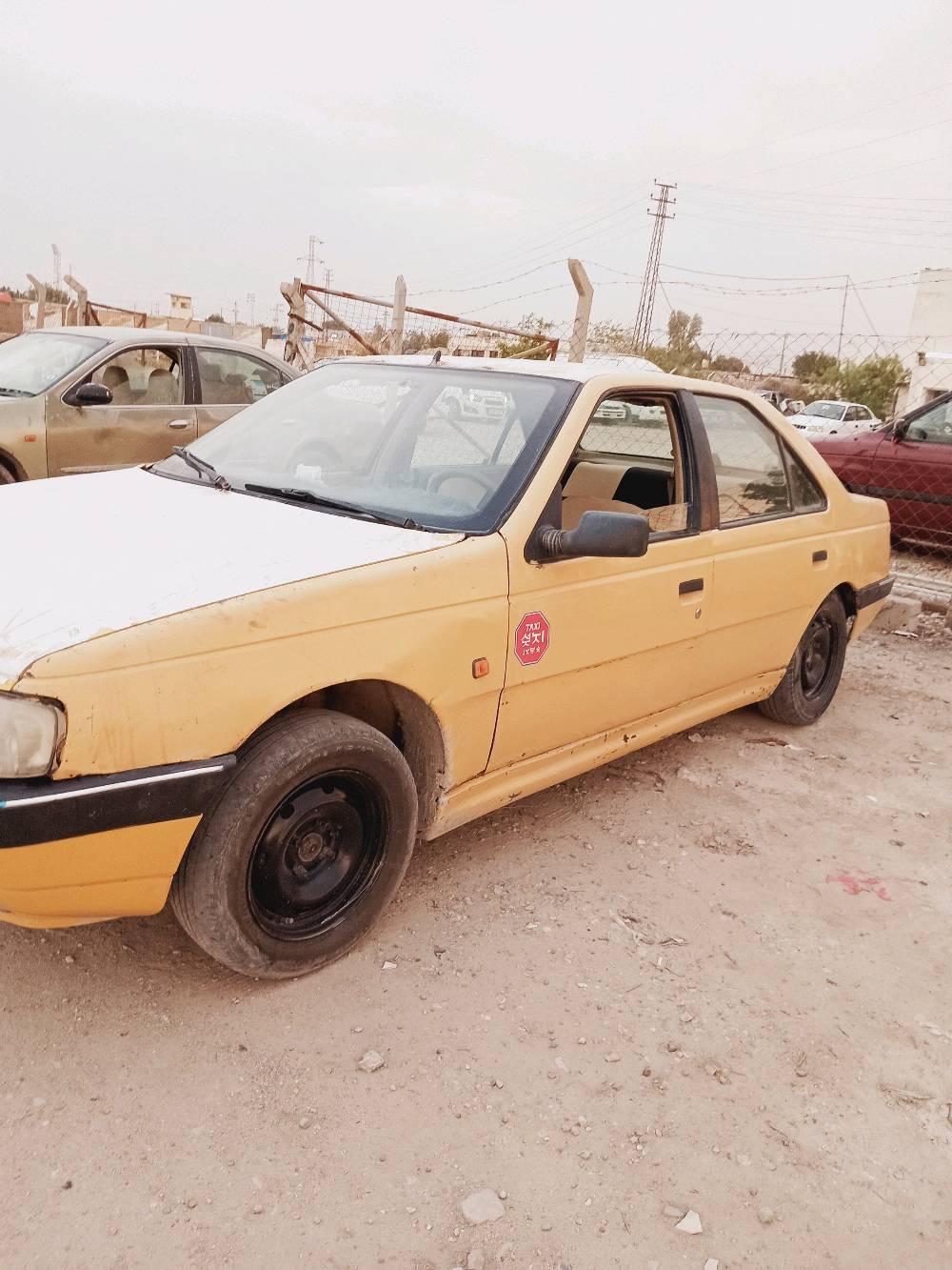 بيجو ٤٠٥ موديل ٢٠١٠ السارة مصفرة هيئة وغرامات كير ومكينة حلوات حدادية جديدة السيارة رقم نجف وراعيها بل نجف مداور ثاني يوم