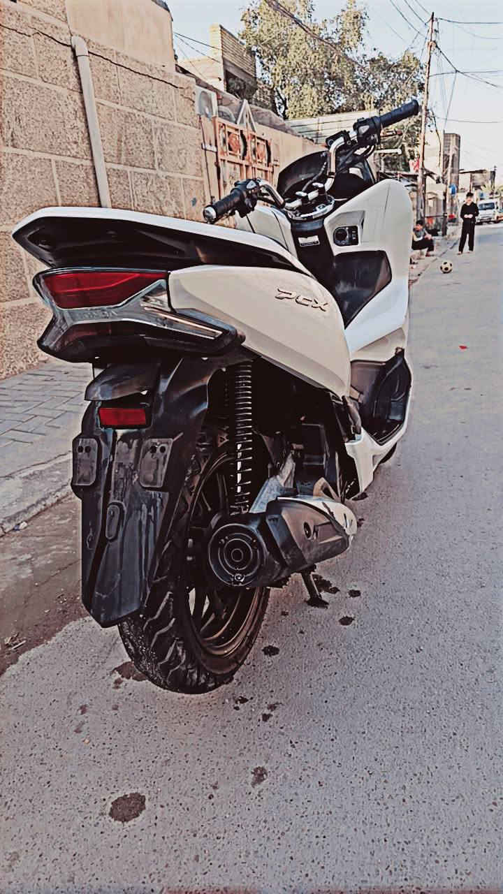 سلام عليكم دراجة PCXجيل الثالث كوري دراجة صارلهة أقل من شهر نازلة مل رمبة نزلتهة بيدي دراجة  خير من الله السعر 17او نص بيهة مجال قليل للشراي  ***********

