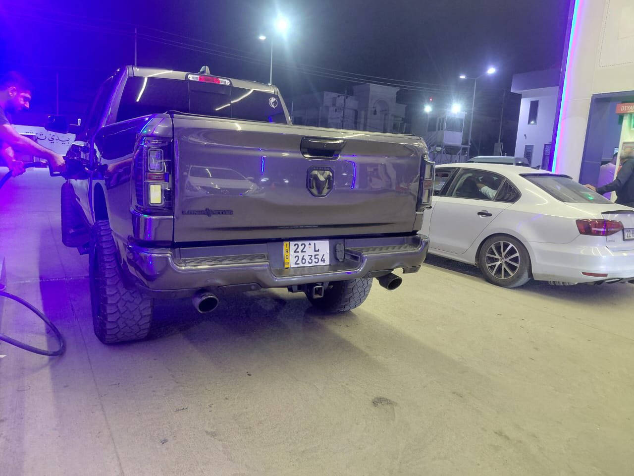 السلام عليكم ورحمة الله وبركاته اخوانتي عندي هاي الرام بك هورن لون ستار موديل 2023 السيارة تزويد وترفيع امريكا مواصفات السيارة شاشة اكبر حجم سستم صوت حساسات ورادار مري كهرباء واشاير بالمري تدفئة كراسي وستيرن 
محركها 5.7 ثمانية سلندر 
دخول جديد ماشية اربعين الف 
حادثها جاملغ امامي وشوية بالبند مصبوغ يعني قطعة ونص وشوية بالقمارة صبغ واكع عليها شي وصلحتها  
رقم اربيل الجديد تحويل مباشر 
سعرها 280 وبي مجال كلش مناسب سعرها
مكاني بغداد الاعظمية 
***********
للبيع او مراوس
