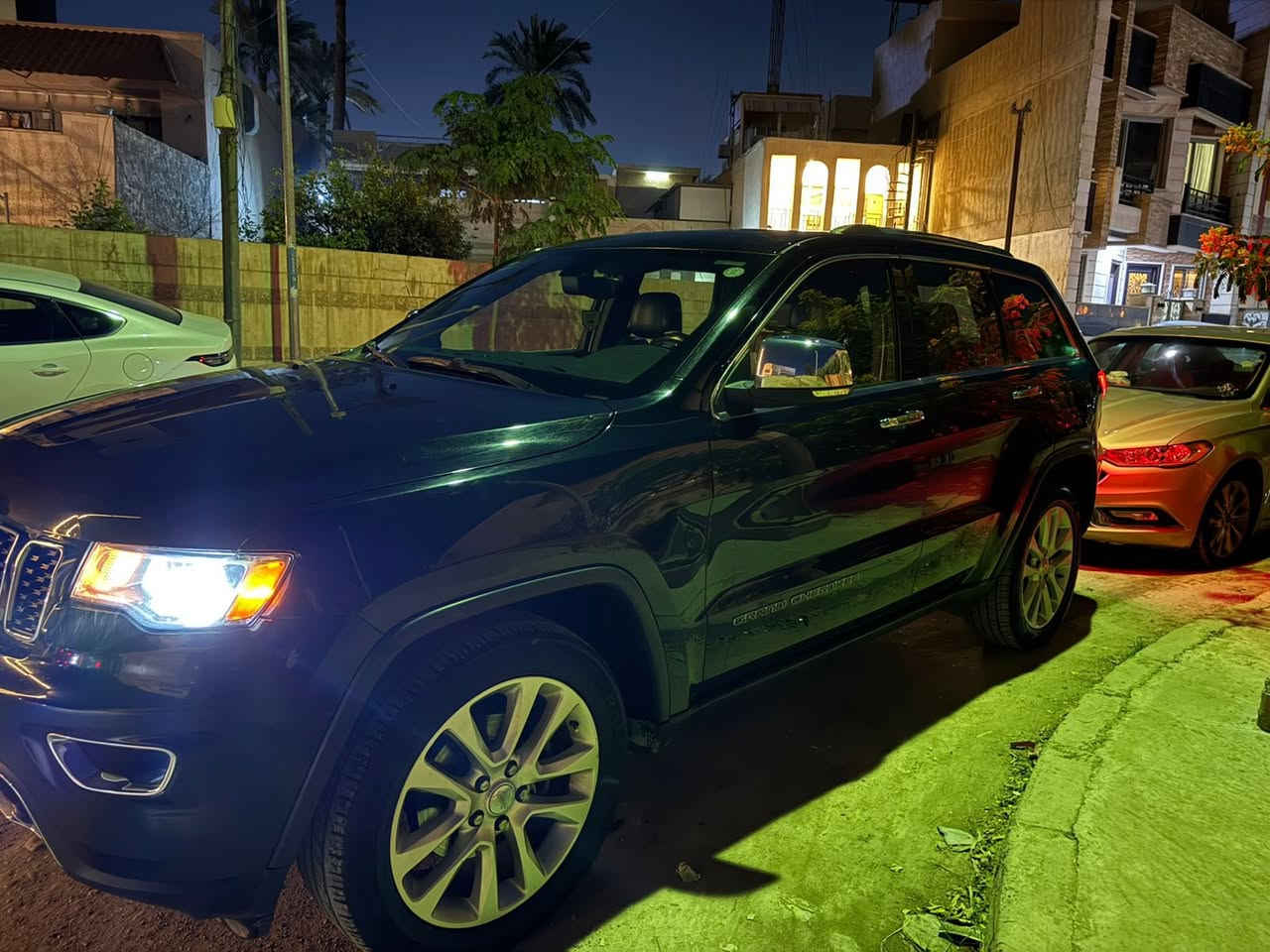 جيب گراند شيروكي موديل 2017 Limited
السيارة وارد كندي - كلين تايتل (السونار مرفق بالمنشور)
▪️محرك 3.6 
▪️گير 8 نمر
▪️شفتات ستيرن
▪️كشنات جلد 
▪️كشنات كهرباء
▪️شاشة Carplay
▪️كاميرا
▪️حساسات امامي خلفي
▪️تشغيل عن بعد
▪️فتحة سقف
▪️كشنات تدفئة
▪️ستيرن تدفئة
▪️السيارة فور ويل
▪️اشاير بالمري
السيارة جديدة بمعنى الكلمة ماشية 184 حقيقي 
السيارة رقم سليمانية وتحويل بنفس اليوم 
السيارة تفيد الجناي مو للبياع شراي
للاستفسار تواصل *********** متوفر واتساب
