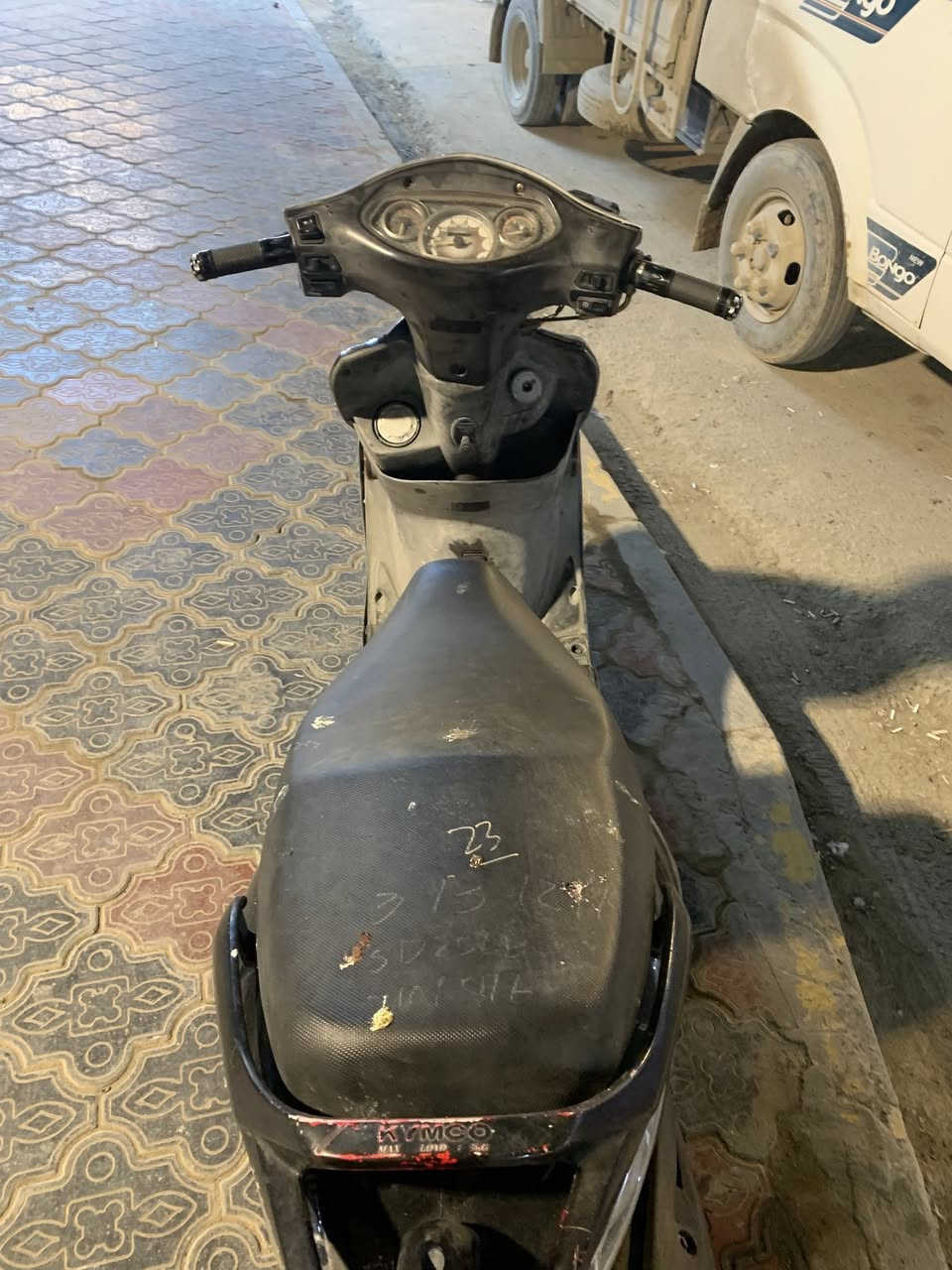 السلام عليكم كامكو G4
مكينه ناعمه كهربائيات شغاله 
نركه سلف 
الدراجه بيها لاستيك ولف تحمه تگطع 
شراي خابرني وتدلل ***********
