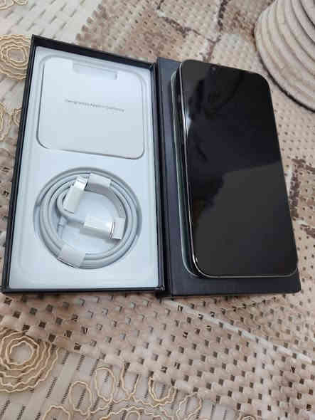 السلام عليكم 
ايفون ١٣ برو فقط
امريكي نموذج m
ذاكره ٢٥٦
بطاريه ٨٤
جهاز مكفول من الشخط وتر بروف
اللون زيتوني مميز
السعر (٥٧٥) قفل
الرقم (***********)
