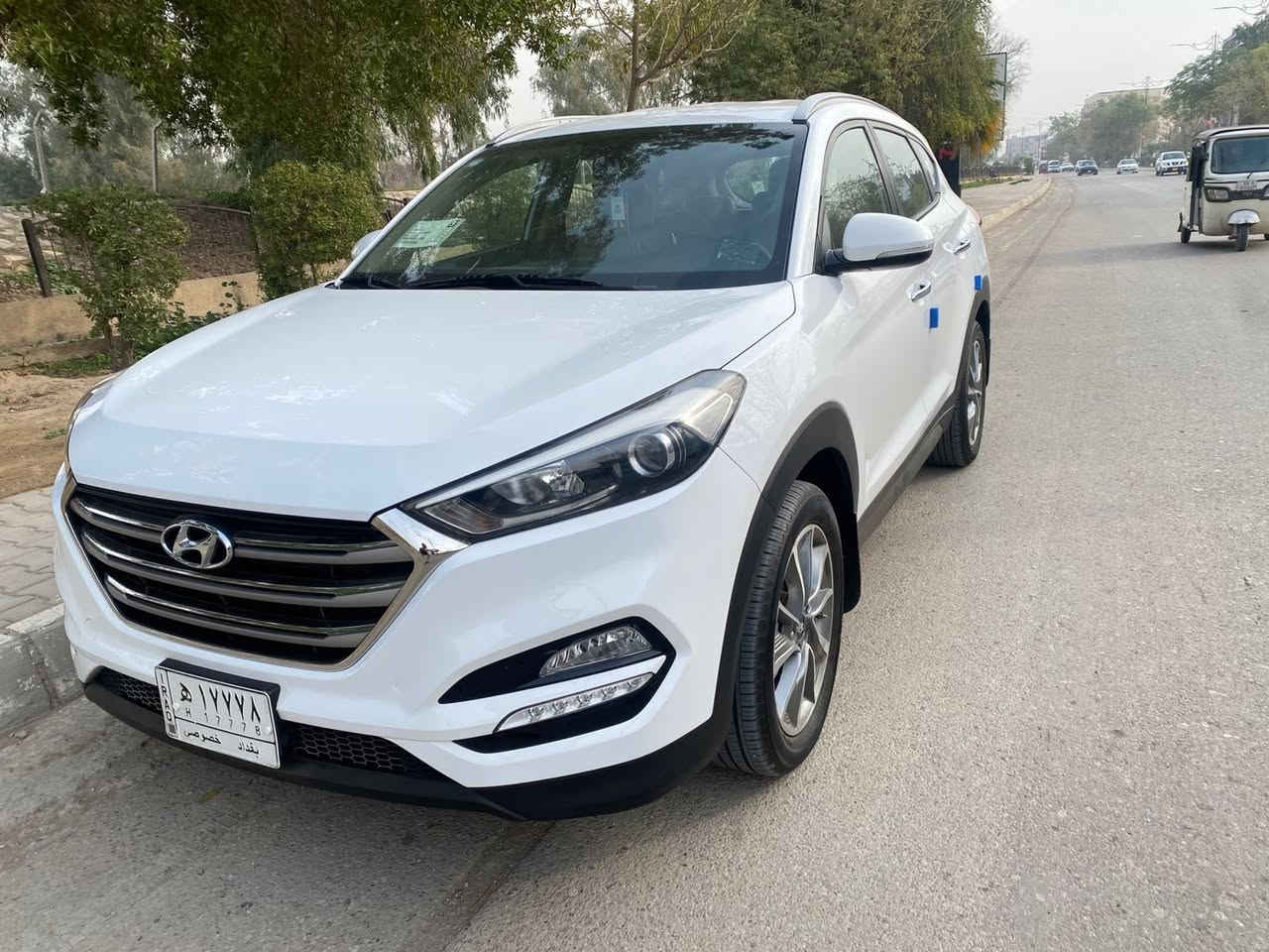 السلام عليكم 
للبيع توسان ٢٠١٨ خليجي مكفوله من صبغ السونار موجود ماشيه 78 السياره جديده 
مواصفات 
دبل لد 
شباك ستيل 
يدات ستيل 
سايد بريك بالقدم 
انضمه قياده 
كامره خلفيه دواره 
شاشه 
قطعتين تبريد 
تحكم ستيرن فول 
مري شفط 
خمسه ويل كب 
حساس خلفي 
حداديه امامي خلفي جديد
تخم تاير جديد 
مكاني- ديالى- بعقوبة 
السعر  182 وبيه مجال للطيبين 
الاستفسار ٠٧٧٢ ١٧١ ٢٣٩٥
