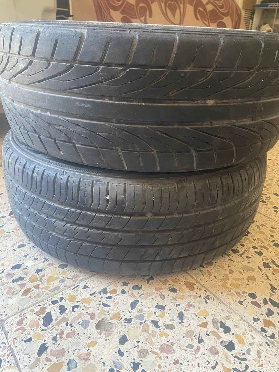 تايرات مستعملات حجم ١٩٥/١٦ ثنين يابانيات دانلوب او واحد كوري هوماكو سعرهن ٤٠ الف *********** مكاني بغداد الدوره
