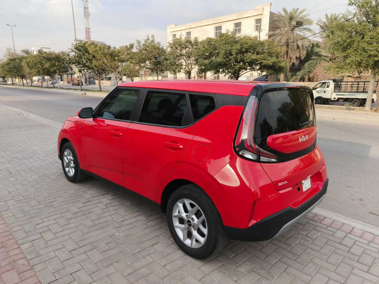 سلام عليكم كيا صول وراد امريكي موديل 2024الون احمرطماطه مميز مواصفات السياره نص فول ساعه كبيره دواره ويل كب تحكم استيرن فول رادار امامي  خلفي وجانبي مكينه 2000دوش حادث السياره بسيط مبدل بيبان اثنين اصلي امريكي نفس الون جهت الحادث مثل موضح بل منشور السياره جاهزه من كلشي بوضع الشركه نظافة السياره 100/100 السياره دخول جديد بدون رقم منفيس باسمي السعر 147 وبيه مجال مكاني بغداد حي الجهاد***********ابومصطفى
