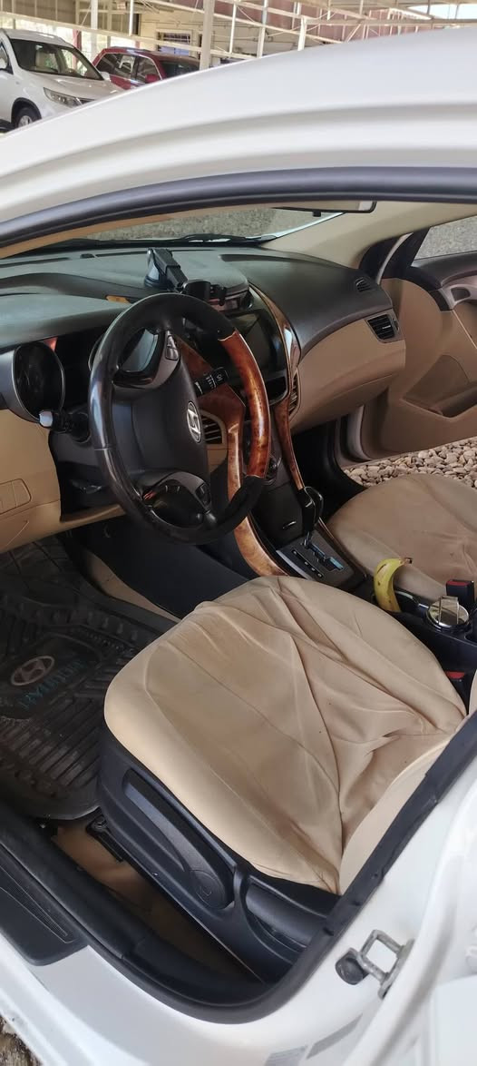 النتره خليجي ٢٠١٤ مكينه جبيره ٢٠٠٠ رقم دولي بيه نص باب مال سايق بتريشه وجوه ودور مال جملغ الخلفي السعر  ١٠٧ وبيه مجال شي بصيط  التصال عله رقم ***********
العنوان بابل
