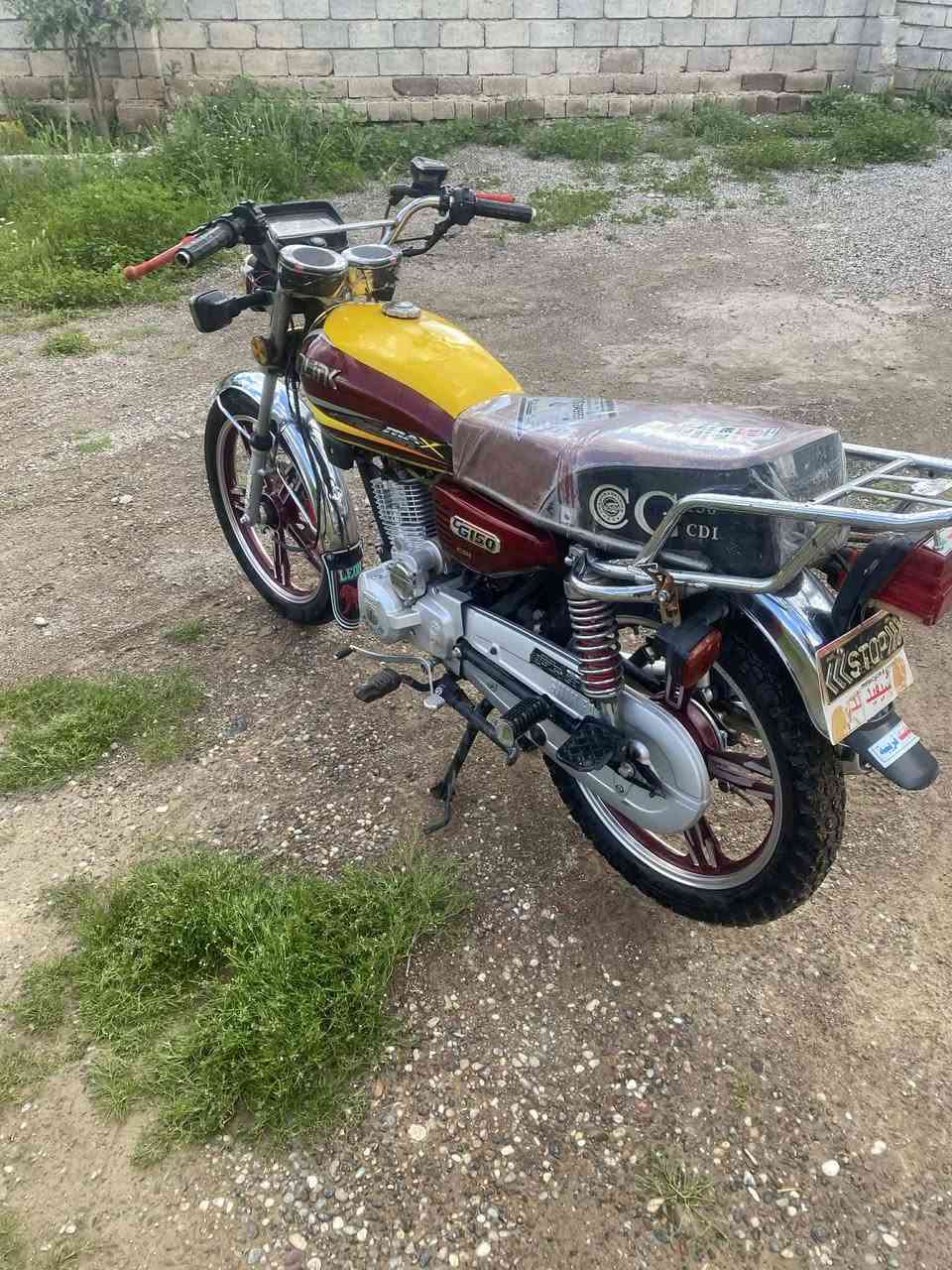 السلام عليكم ماطور سونك23 5گير للبيع كامل مكمل كلشي ما يعوزو محرك شرط ما مفتوح 
600وبي مجال الشراي يتصل***********
