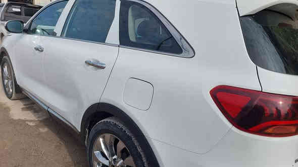 كيا سورنتو خليجي مكفوله من الضربه ماعدا ملاحظات بسيطه مأشره بالصوره موديل ٢٠٢٠ رقم قادسيه جديد تحويل مباشر محرك ٦ ماشيه ١٦٦ الف تخم تاير حداديه جديده محرك جيد جدا  تبريد شغال ٧ راكب بصمه السعر٢٤٠ وبيها مجال بسيط العنوان الديوانية الشاميه للإستفسار الاتصال ***********
