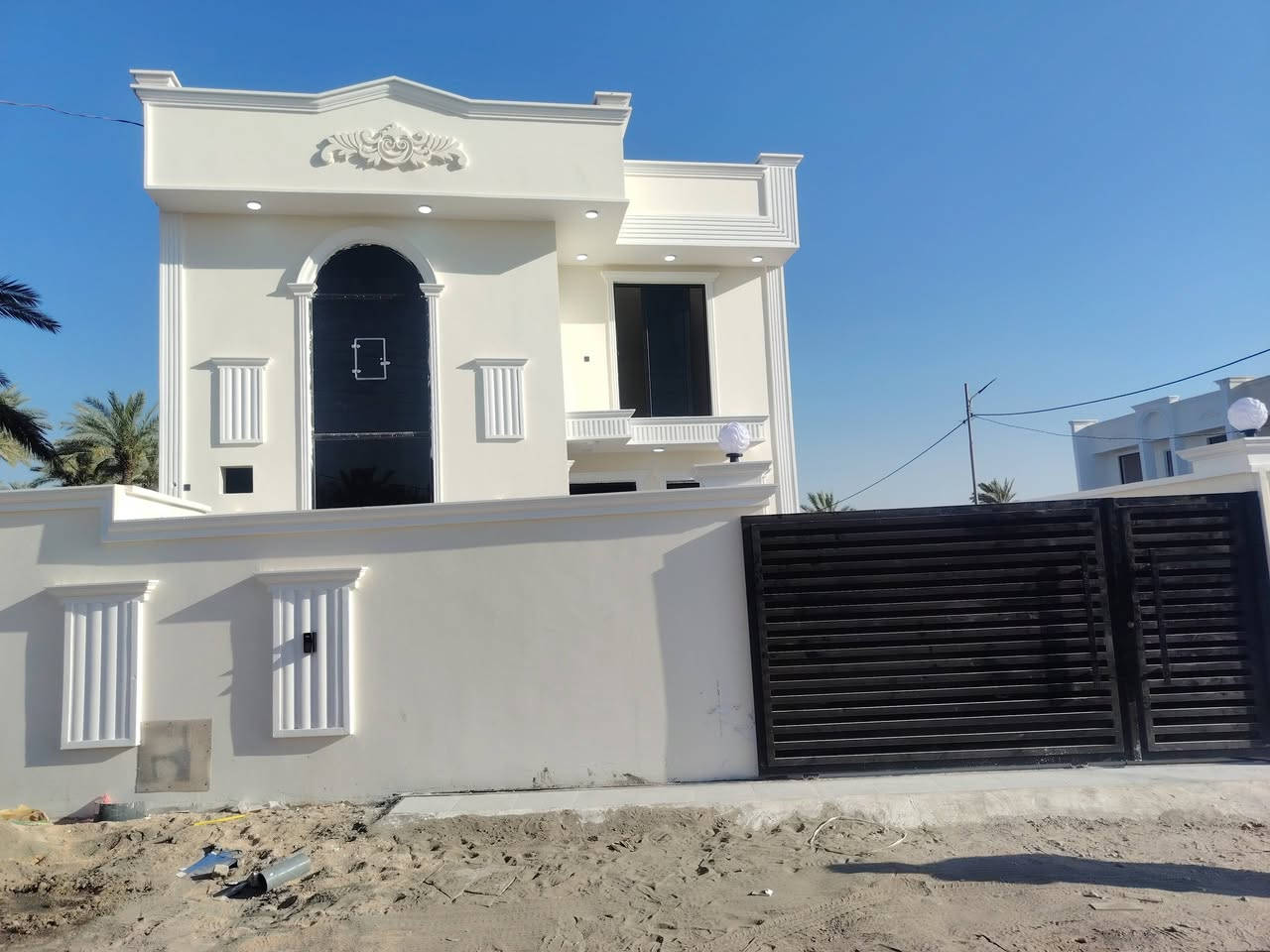 سلام عليكم دار مساحه ٢٠٥ متر بناء درجه أولئ التندر مالته موجود بناء ٢٠٢٦ طابوك كل شي موضح بالفيديو للبيع المكان ورديه داخل قرب الإمام سيد مستشفئ وطريقه الاخر خلف مستشفئ الحياه حي الجزائر  سند ٢٥ طابو زراعي لاستفسار ***********
