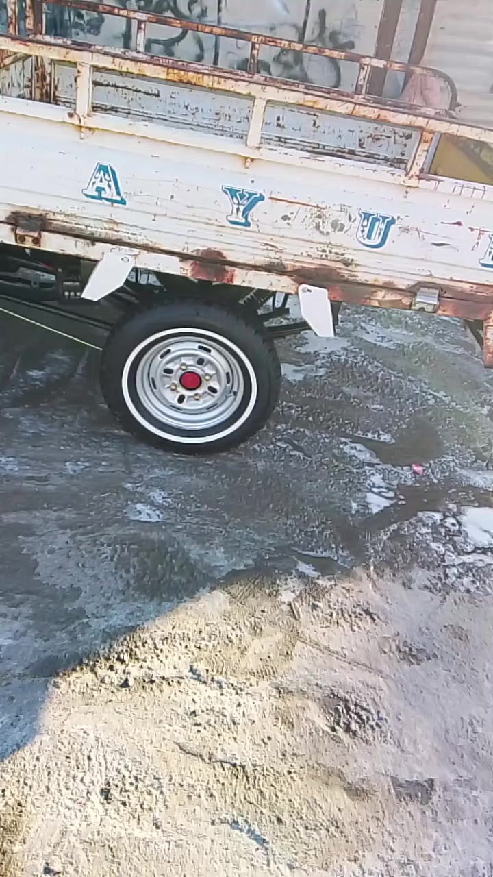 سلام عليكم شباب ستوته للبيع او مراوس موديل 13اورق حتى ورقته وكيل بيه شاصي كفاله بيديها خطين اكسن كبس تايرات 3 بلكارتون  سعره خاص ***********
