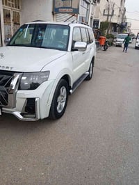 باجيرو للبيع ٢٠٠٨محرك ٣٨٠٠بي خيط بخاركيراكسل تخم تاير وباتري جديد تبري...