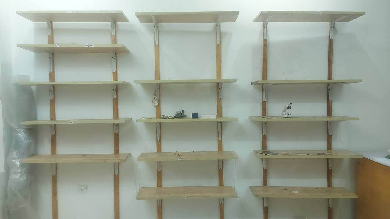 ستاند رفوف حديد ارتفاع حوالي١٨٥سم عرض ٧٠سم  متوفر عدد ٤..سعر الواحد ب٥٠ الف 
مكتبه رفوف خشب  عرض الرف متر  بحاله ممتازه سعرها ب٥٠ الف 
كراسي مكتبيه سعر الواحد ب٤٠ عدد ٢ 
رفوف خشب  تعليق  جداريه  سعر الرف  ب٥ الاف


**إذا كنت صاحب هذا الإعلان وتريد حذفه لأي سبب، رجاءا أرسل رسالة إلى الدعم الفني**