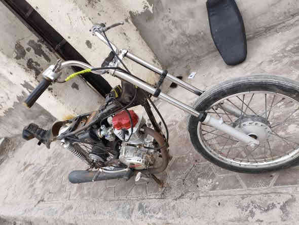 سلام عليكم دراجه للبيع ادوات مكينه تيربو متروكه صارله شهر محرك مكفول ما مفتوح نقص نواعم السعر 500وبيها مجال العنوان موفقيه شقق ***********
