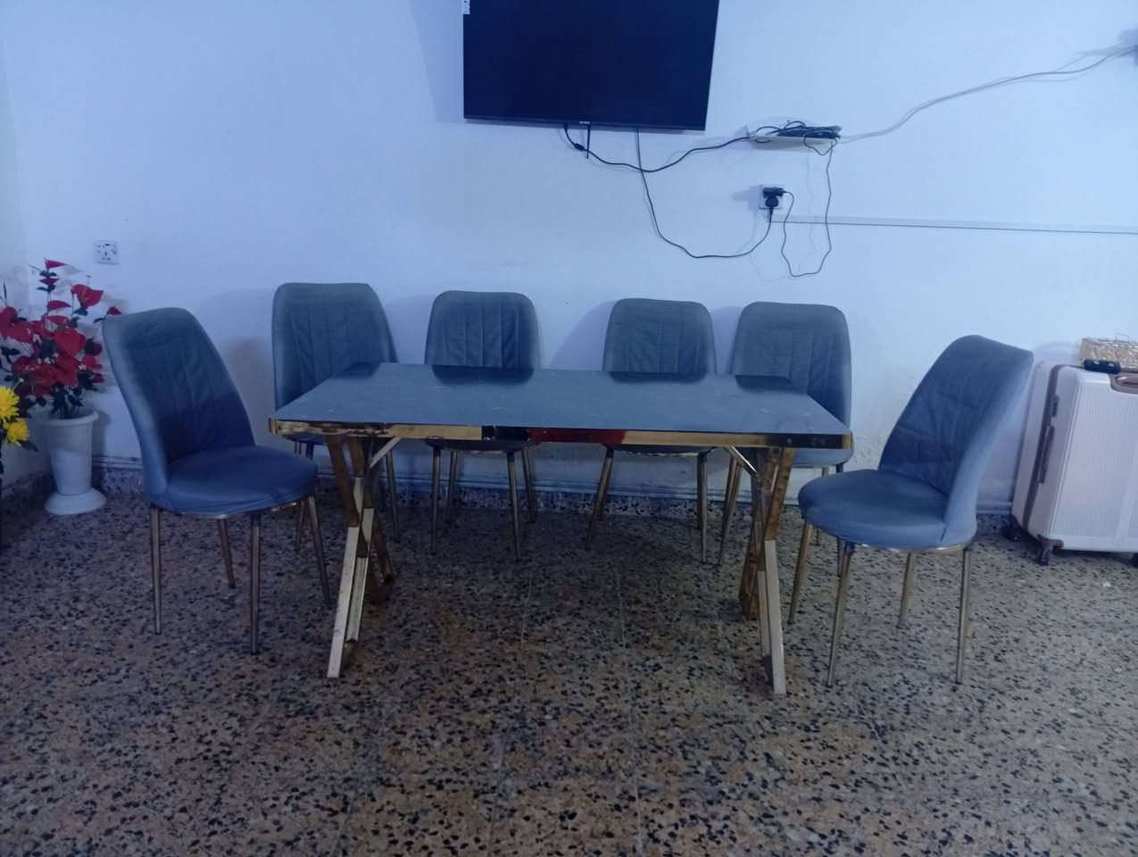 ميز طعام ٦ كراسي التواصل واتساب ***********
