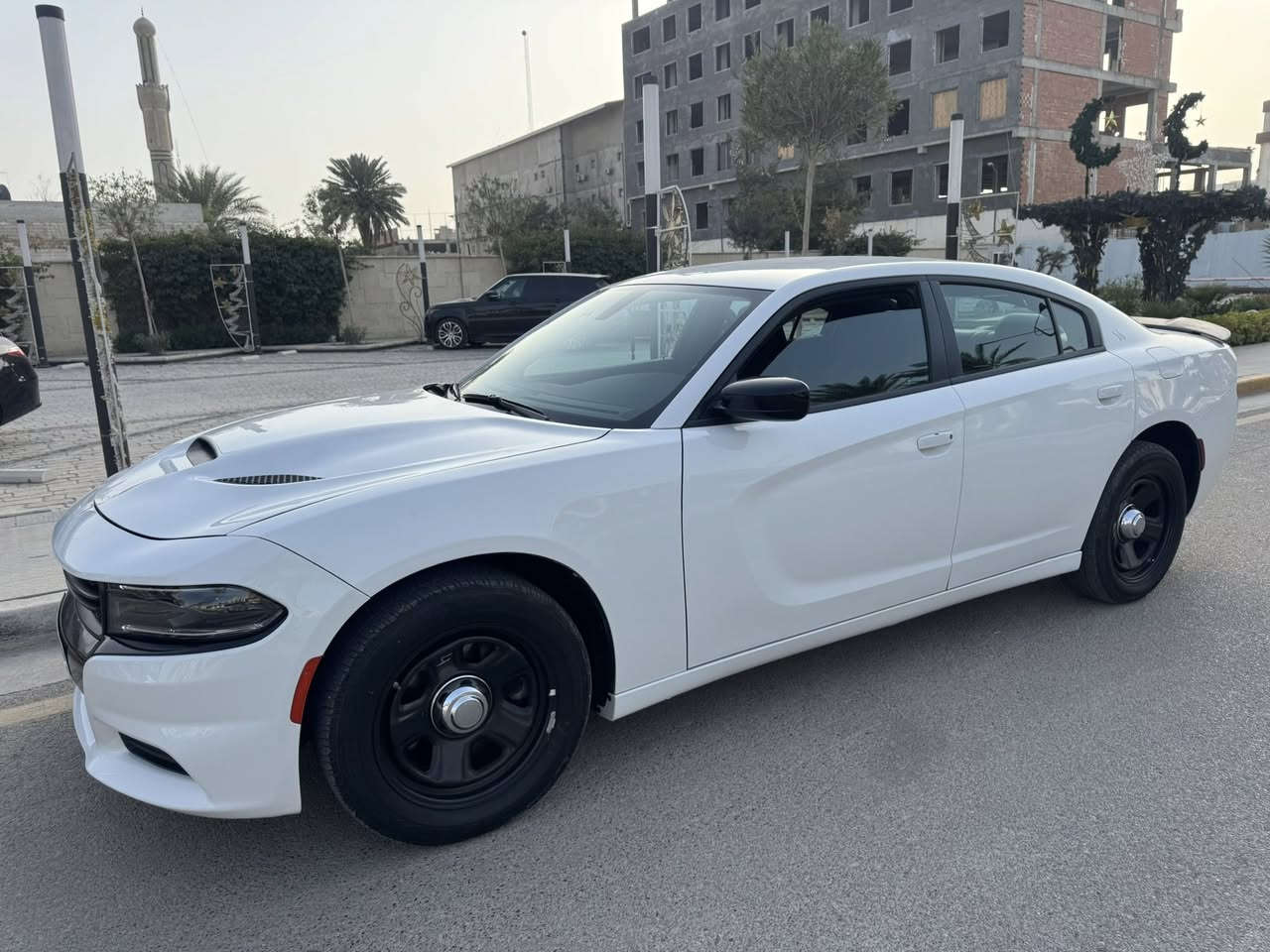 سلام عليكم 
جارجر بوليسي دخول جديد 2023
رقم بغداد ب اسمي هيمي 5700
السيارة ماشية 5000m زيرو
حادث امريكا
بابتين وبنيد تبديل لون اصليات
وهنا ب العراق انطخت ونصبغو بيبان السكن على كد شبر
مكان السيارة بغداد زيونة
***********
