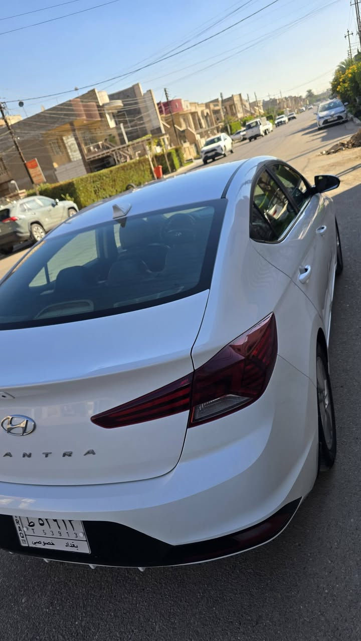 الانترا 2019 امريكي ماشيه 62 
كير محرك مكفول محرك 2000 دوش بلادي تخم تاير تبريد ثلج صدرها نضيف سياره جاهزه من كلشي سياره ضررها فقط بنيد 
باقي مكفول بدون صبغ السعر 137 بيها مجال للشراي 
الاستفسار *********** مكاني بغداد السيديه
