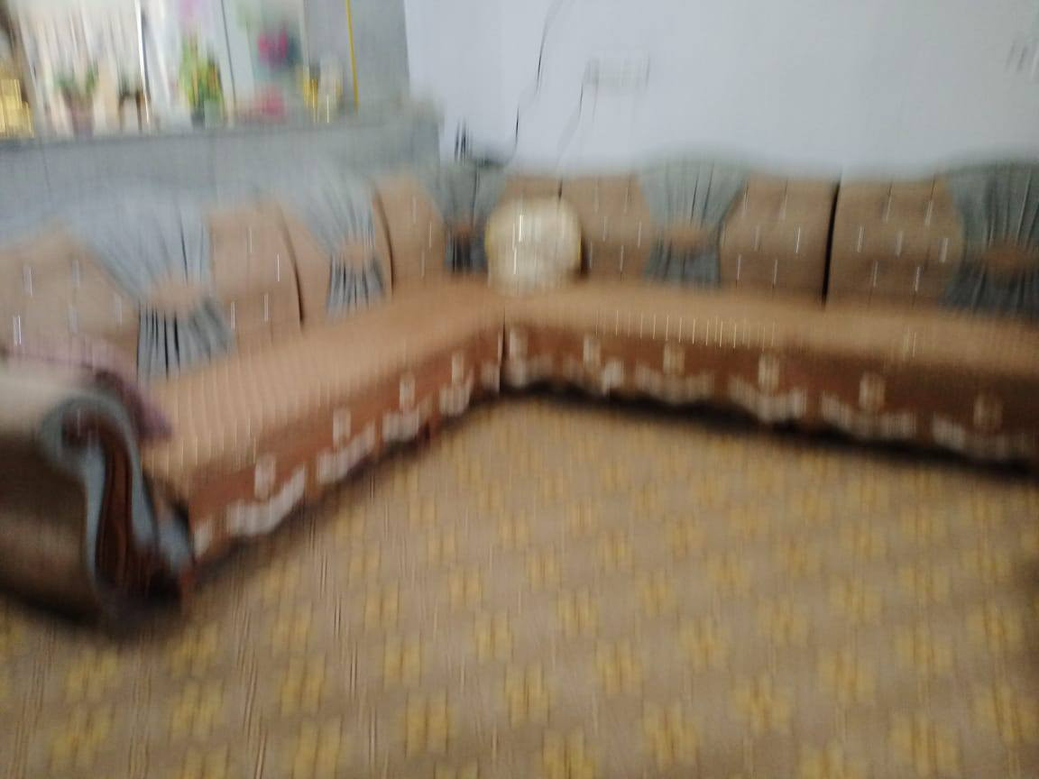 منزل لبيع بهرز الدواسر شارع الدفاعي مساحة 180يتكون من استقبال 7متر مطبخ 4/4 صاله 3/4غرفه نوم 5/4
طرمه صحيات داخليه وخارجيه وحديقه 
جميع الخدمات تبليط مجاري 
السعر 68وبيه مجال للاستفسار الاتصال على هذا الرقم ‏‪***********‬‏
