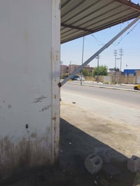 محل للبيع • محل تجاري • للبيع • واجهة ٥ متر • عمق ٤.٥ متر • سندويج بان...