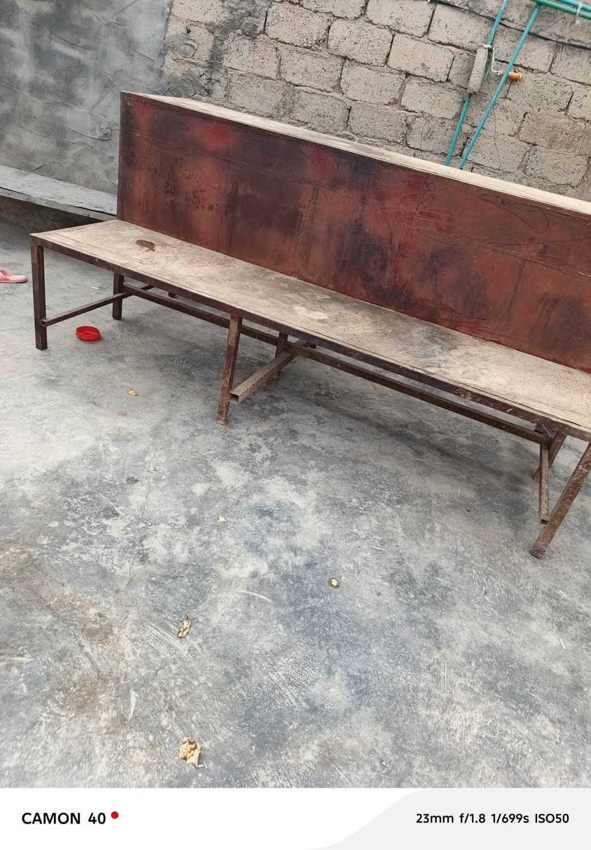 سلام عليكم شباب ميز مات مخضر لبيع تصلو عل رقم ***********
