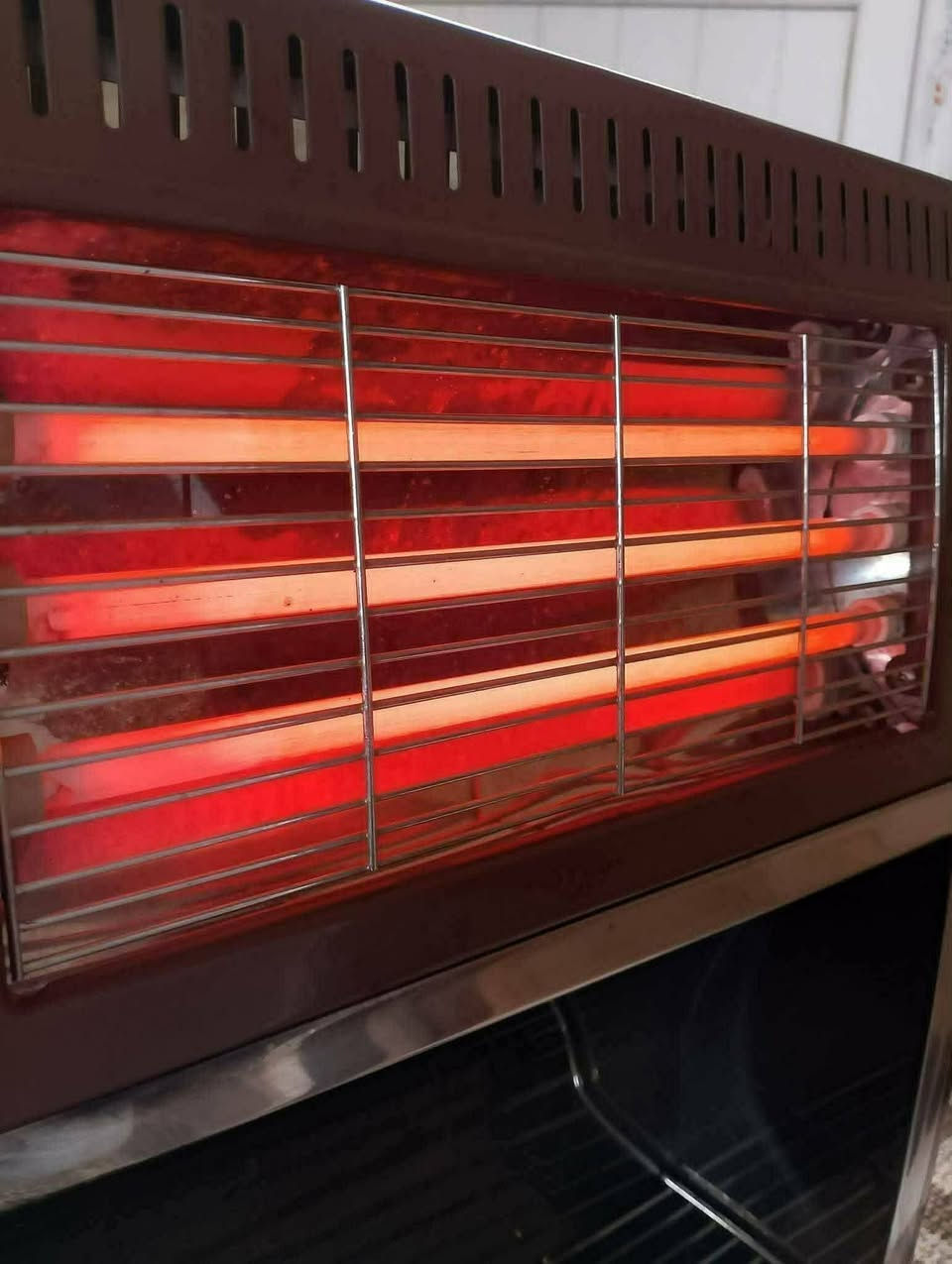 صوبة غازية - كهربائية باللونين الجوزي و الاوف وايت ماركة NEWAL استعمال جدا قليل نظام منقلة تكدر تطبخ على نارها وتحضر الشاي والقهوة، صبغ حراري اصلي ودكمة ثلاثية ايطالية 3 شمعات كاربون هيتر تدفئة قوية واقتصادية جدا بالكهرباء. درجتين حرارة عالي وناصي صوندة غاز مسلحة ضغط عالي. يوجد توصيل


**إذا كنت صاحب هذا الإعلان وتريد حذفه لأي سبب، رجاءا أرسل رسالة إلى الدعم الفني**