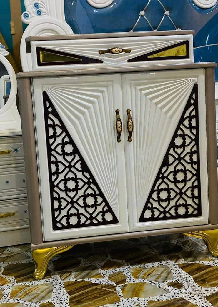 غرفة اخشاب نجاره عراقيه نظيفه كلش للبيع للاستفسار
***********
