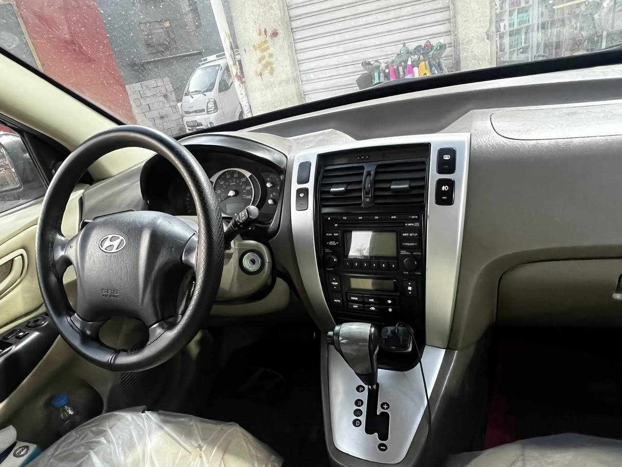 السلام عليكم 
توسان 2008 للبيع فقط 
السيارة نظيفة رقمها بغداد
مشدود الها تخم تاير جديد
السيارة بأسمي تحويل ثاني يوم
المحرك بي صوت ابيع كايمة 
و صورة ضربتها بامريكا بالمنشور
مكاني بغداد 
السعر 87 وبيها مجال
للاستفسار ‭ ‭0772 196 1446‬ ‬
