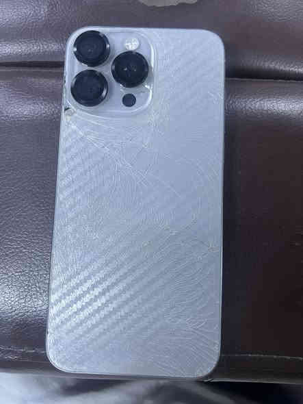 ايفون 15 برو ماكس دبل سيم كرت ذاكره 256 بطاريه 86 جهاز نظيف ومكفول فقط الضهر مكسور ممبدل بي اي قطعه 975 وبي مجال بسيط 
***********
