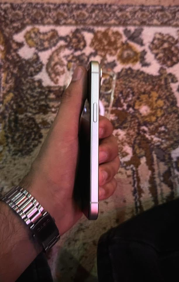 iPhone 15 

١٥ عادي للبيع .
جهاز جديد بطارية 100%🔋 
ذاكرة ١٢٨ 
 مكفول من الخدش ماكو فرق بينه وبين الجديد 

شراي واتساب فقط مو شراي لا تراسل
***********
