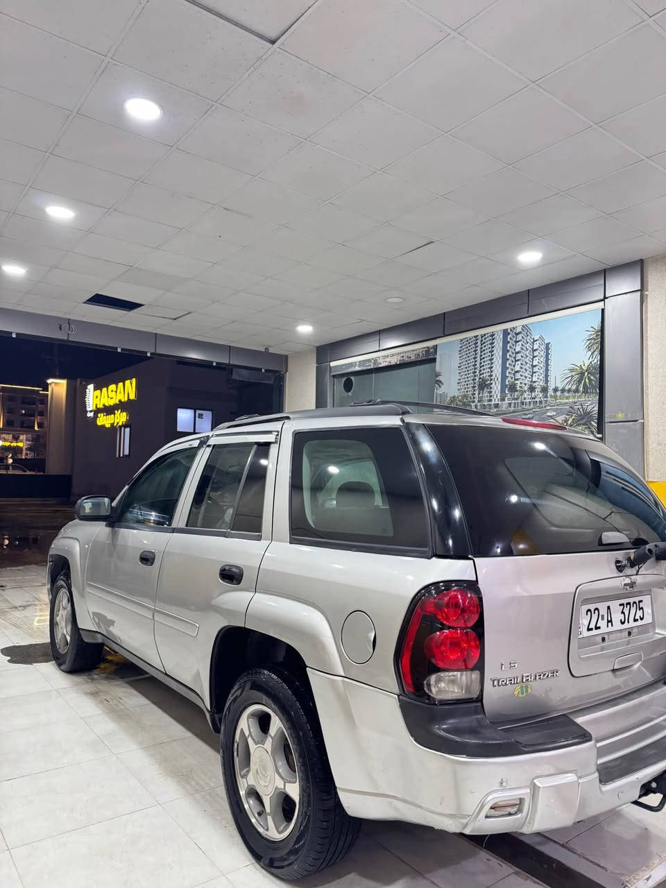 ترابلايزةر موديل ٢٠٠٧ فول فول مواسةفات 
گير و مةكينة و تةقة و رةقة و كارةباي و ئةكسل و هةموو شتي بةشةرت دةعامي لو دةعامي بةشةرت تازة پيش و پشتي توند كرايتةوة تايةي نوية سةنةوي ٢٠٣٠ هةزةي نوية زور خاوينة سةيارةكة ٢٥٠ دينار مةسرةفي تيدا نيية
٢ پارچةي سبوغة ١ پارچةش بة بيلاد گوراية بي ژوري بي ئيرباگ 
لة هةوليرم 
*********** أربيل, العراق
