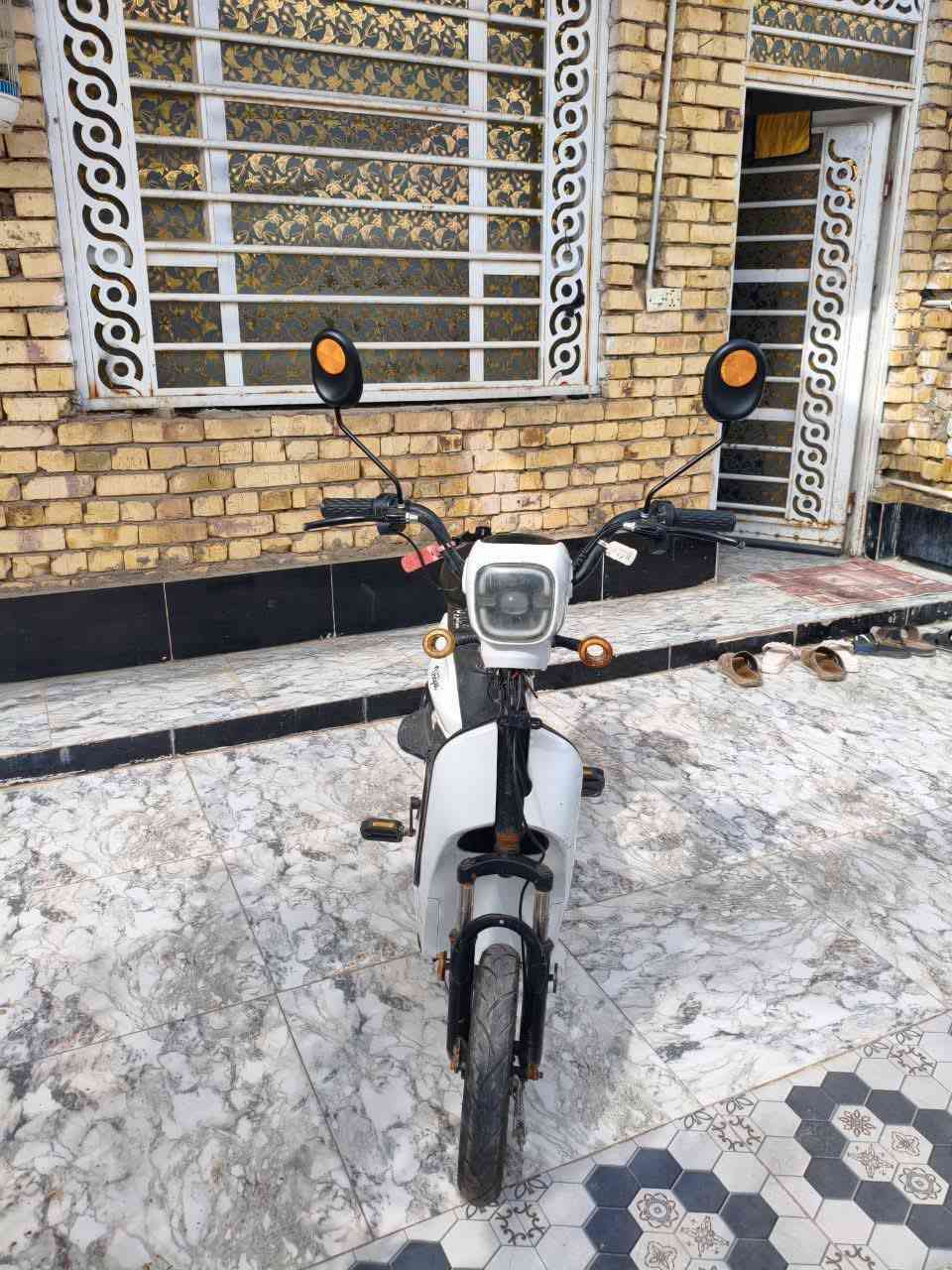 السلام عليكم
دراجه شحن للبيع 
اربع بطاريات سرعه 77 3 سرع لايت عالي ناصي سويج وبصمه وشاحنه وياه سله بس ماشاده مضاده للمي تشيل نفرين او تلاثه امرايات 
سعره 240 وبيه مجال للطيبين
الرقم ***********
العنوان واسط الكوت حي الحكيم معمل الاوكسجين قرب افران العلم
