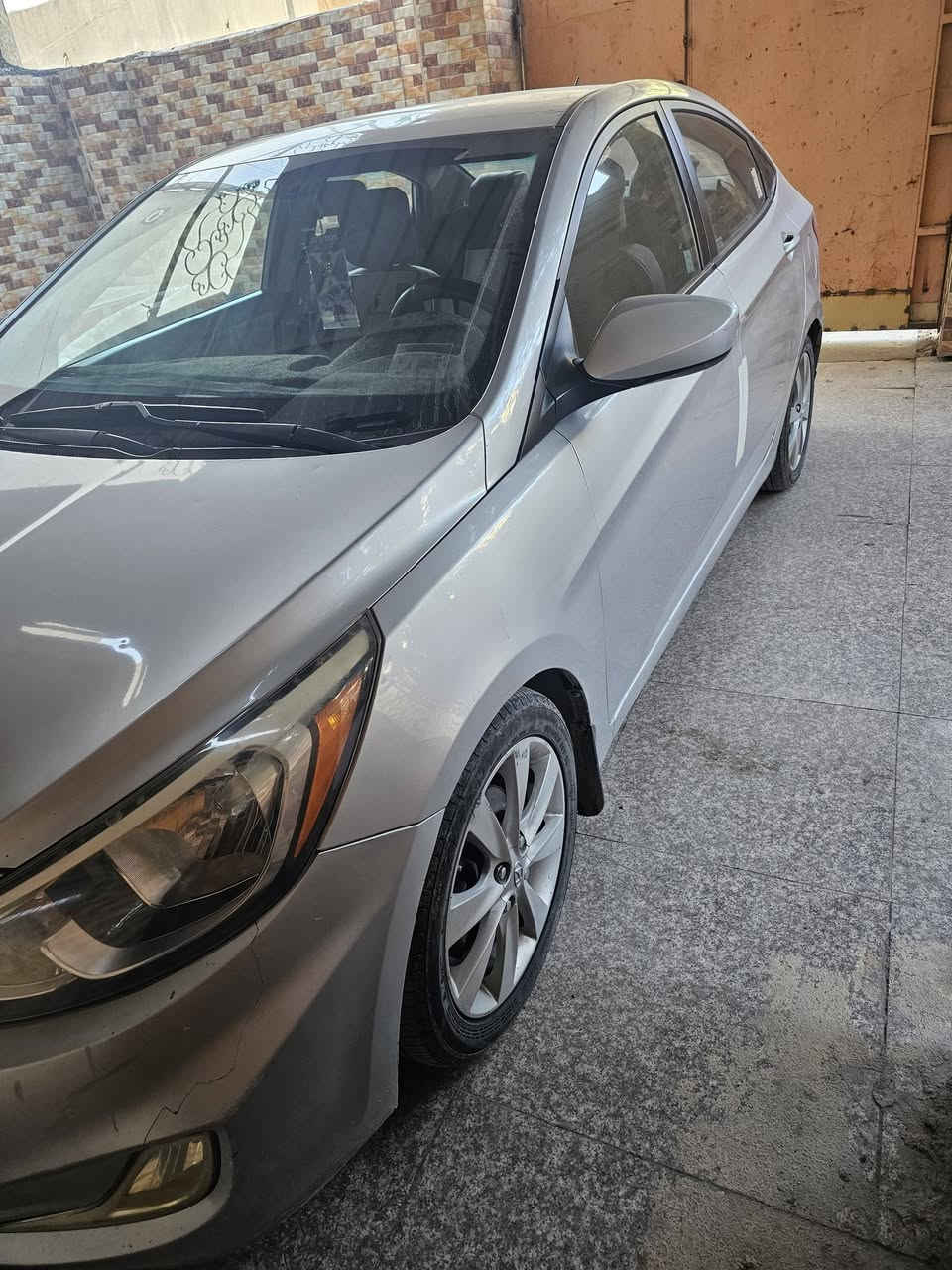 سلام عليكم اكسنت 2015 وارد امريكي حادثها الوارد طخه جاملغ الامامي وراجع بارد بدون ضربه قويه ولا تبديل شرط الفحص وبيهه بارد جاملغ خلفي وجزء من الدوسه صبغ سياره اكفلها من ضربه قويه وتبديل وقطع الصبغ وبيهه حالوب خفيف كلش بلقماره مكينه 1600 كفاله هيه والكير سياره جاهزه من كل النواحي الف دينار ما تخسر عليهه حداده تبريد كهربائيات تخم تاير كله جديد وهزه جديده وسنويه لشهر ١٢ بأسمي تحويلك ثاني يوم مكانها البصره //سعرها ٩٨ وبي مجال 
***********
