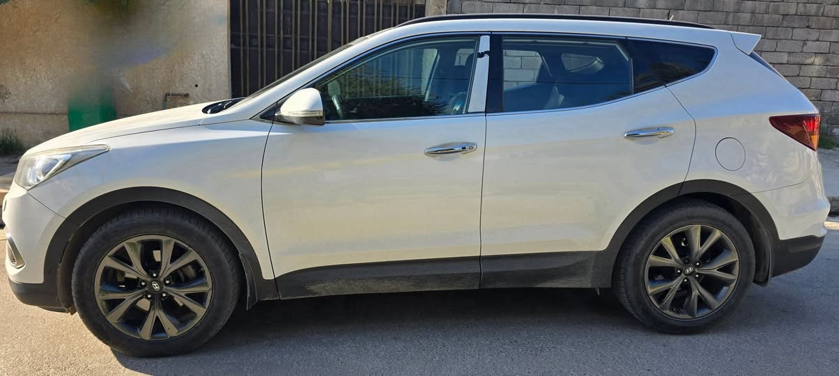 هيونداي سانتافي التميت دفع رباعي ٢٠١٦ استيراد شركة المهند للسيارات. كلين تايتل. بدون صبغ بدون حادث. كامرة خلفية بلادي. شاشة لمس بلادي مع تحكم بالسيارة. سبعة مقاعد. ثلاثة قطع تبريد و تحكم اوتوماتيك في التبريد. تبريد وتدفئة المقاعد الأمامية. تدفئة المقاعد الخلفية. تدفئة المقود. جي بي اس. حساس مطر للزجاج الامامي والخلفي. النوافذ جميعها اوتوماتيك. قفل مركزي. صندوق كهربائي. مرايا جانبية كهربائية. حساسات امامي خلفي. بخاخ لغسل اللايتات الأمامية. بانوراما. اوتوبارك.حساسات لضغط الإطارات. طقم إطارات اقل من سنة. سبير جديد. صيانة دورية. هزة لغاية شهر ١١ ٢٠٢٦. ماشية ٧٧ الف قابل للزيادة. بيع بشرط التحويل. السعر ١٩٠ ورقة. مكان السياره موصل ودهوك. التواصل رسالة على الخاص


**إذا كنت صاحب هذا الإعلان وتريد حذفه لأي سبب، رجاءا أرسل رسالة إلى الدعم الفني**