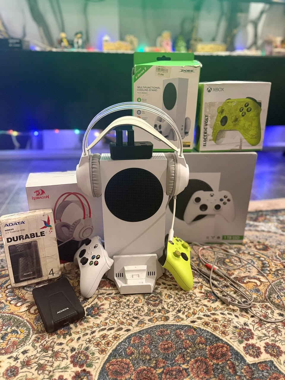 السلام عليكم سيريس اس 1TB واحد تيرا استخدام شهر فقط جديد كلش كل ملحقاته الاصلية موجودة بي العاب مملوكة مشتريهن مكلفني بال100 كول اوف ديوتي كل اجزائه مشتريهن عندي ويا هارد اداتا 4تيرا وجوستك اضافي علما الجوستك الاصلية غير مستعمل وسماعة ماخذهة من النمور وبطاريات ثنين مع قاعدة شحن مالتهن وقاعدة تبريد الجهاز وشاحن جوستك الجهاز وحدة سعرة 500 قفل كامل مع الغراض كلهن 750 مكاني بغداد الحبيبية ***********
