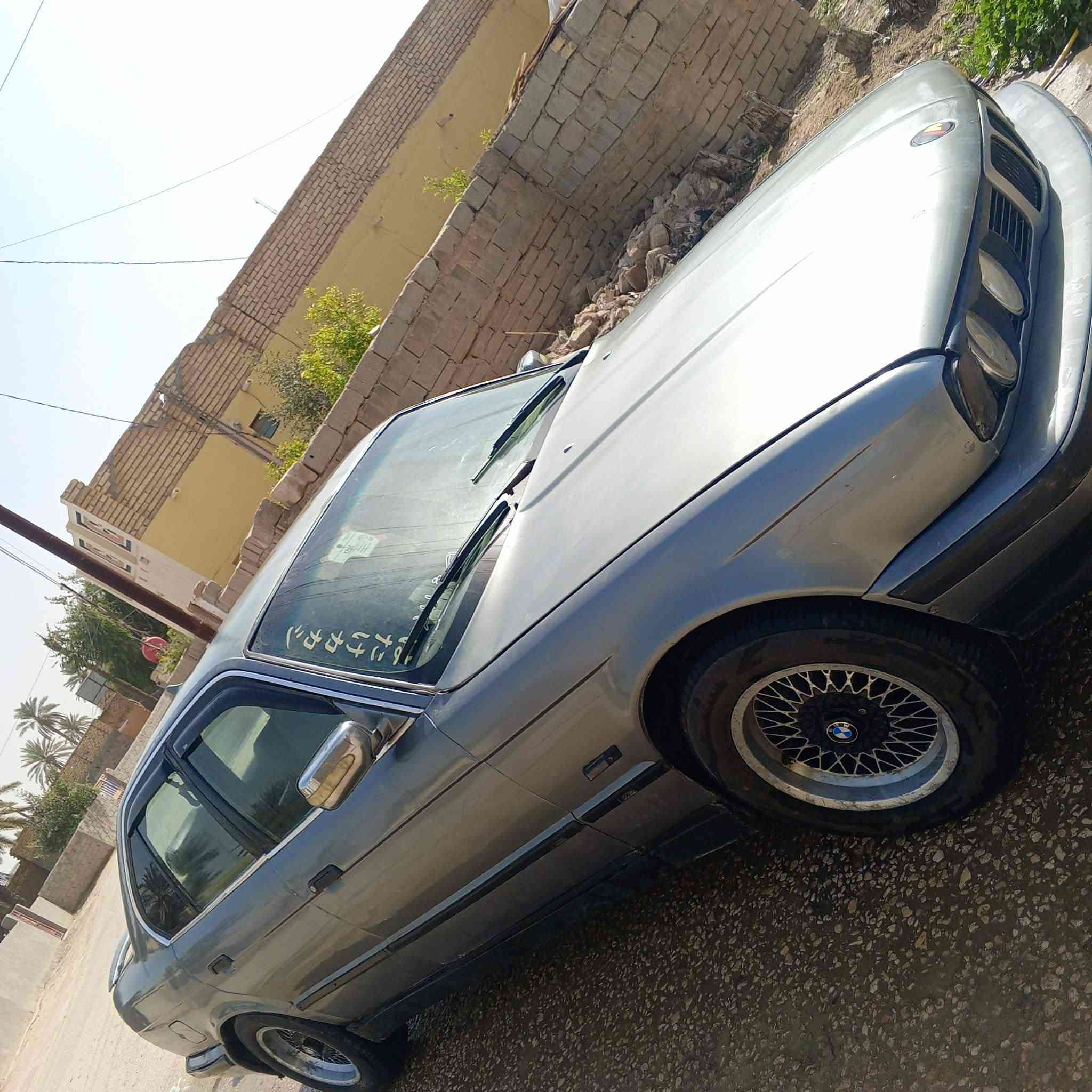 السلام عليكم بيئم 525 موديل 93 كير اوتماتيك مكينه وكير نضيفات كهربائيات كله شغاله كفاله من حادث بيه طخه بالجاملغ الامامي  سنويه لغايه 2027 رقم بغداد السعر 45 بيه مجال المكان بابل قضاء القاسم ***********
