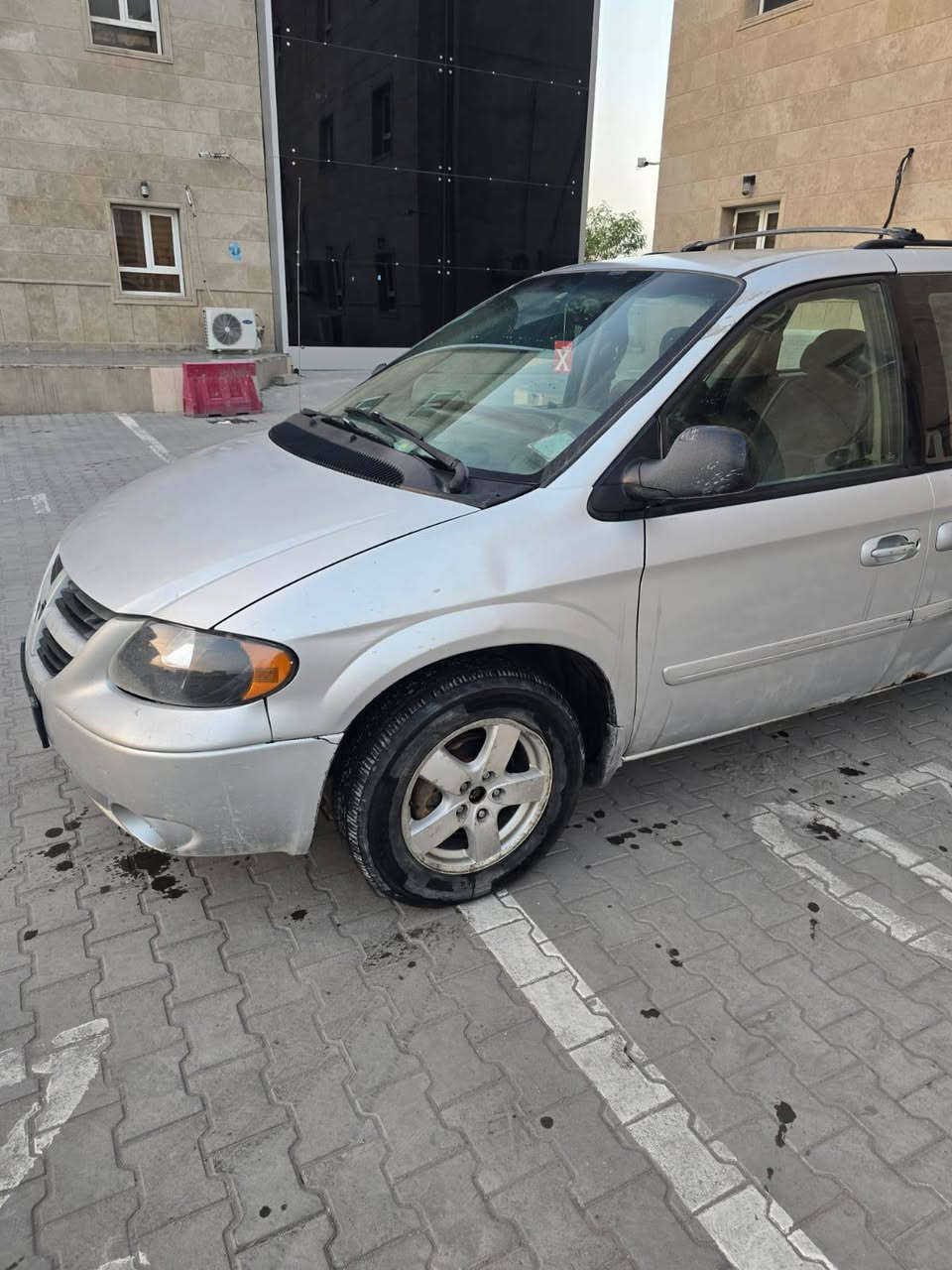 دوج كرفان2007
نظافه الغرفه 80٪؜ 
تبريد ثلالث قطع شغال ثلج❄
محرك 3/800 
ابواب كهرباء 
كشن سايق كهرباء
تحكم ستيرن جهتين
تحكم مرايات كهرباء
منضومه زنون 
تخم تاير جديد كوري
منظومه بانزين جديده كامله
قاعده فيت بم جديده 
السياره مال بيت جنيه مجهزه من كلشي على الاخر كلشي بيها مضبط عيبها الوحيد الخارج بيها خياسات بسيطه وضربه بلباب موضحه بالصور 
كير ومحرك ضمان
السعر ٧٥ وبيها مجال للشراي والجناي 
سنويه جديده باسمي تحويل ثاني يوم
المكان بصره شط العرب
*********** @إشارة
