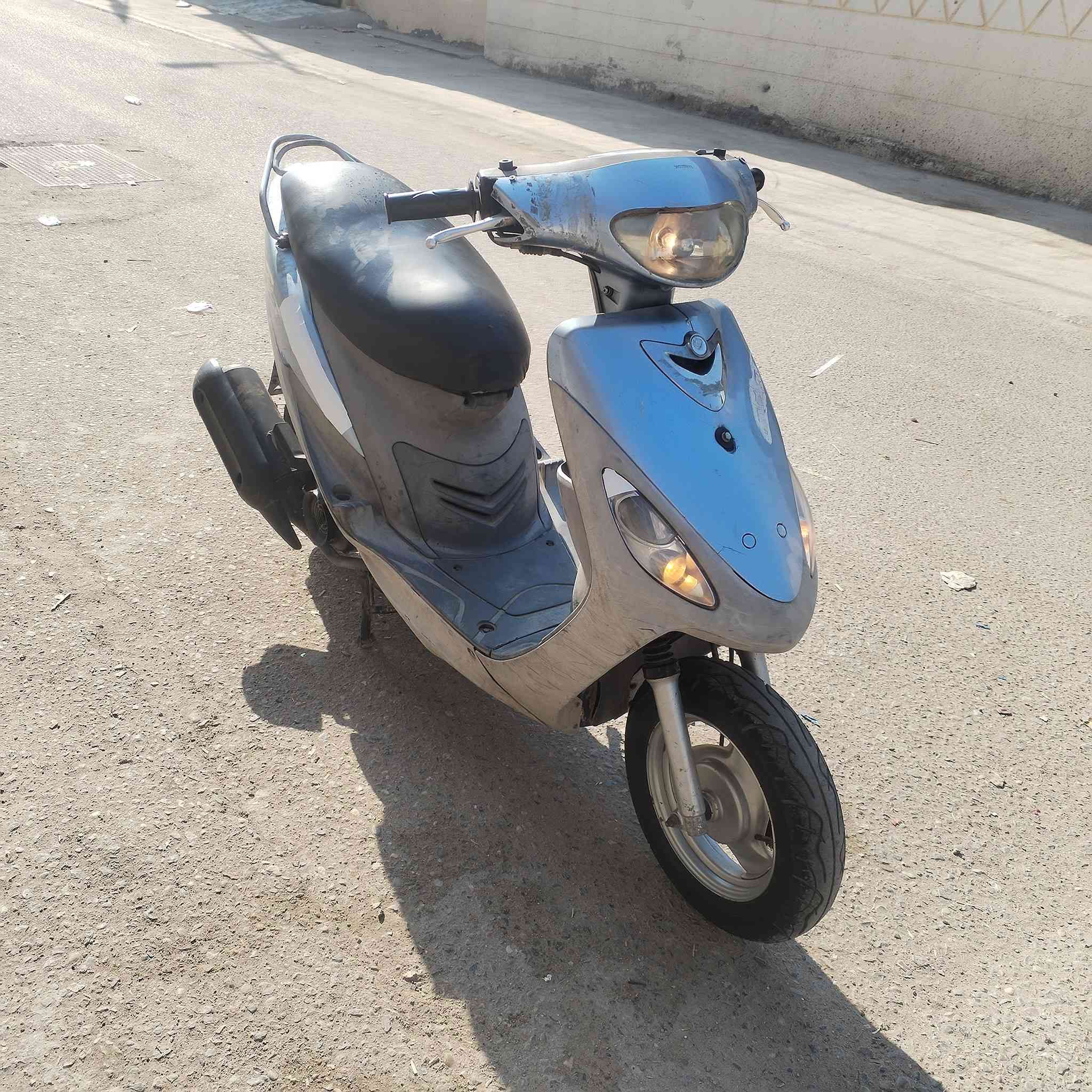 سلام عليكم ماكس قجمه دراجه بلاديه  وحلوه نكره سلف كل كهربائياته شغاله مكينته مفتوحه وميكنه ناعمه وحلوه مكاني بصره البله
***********
