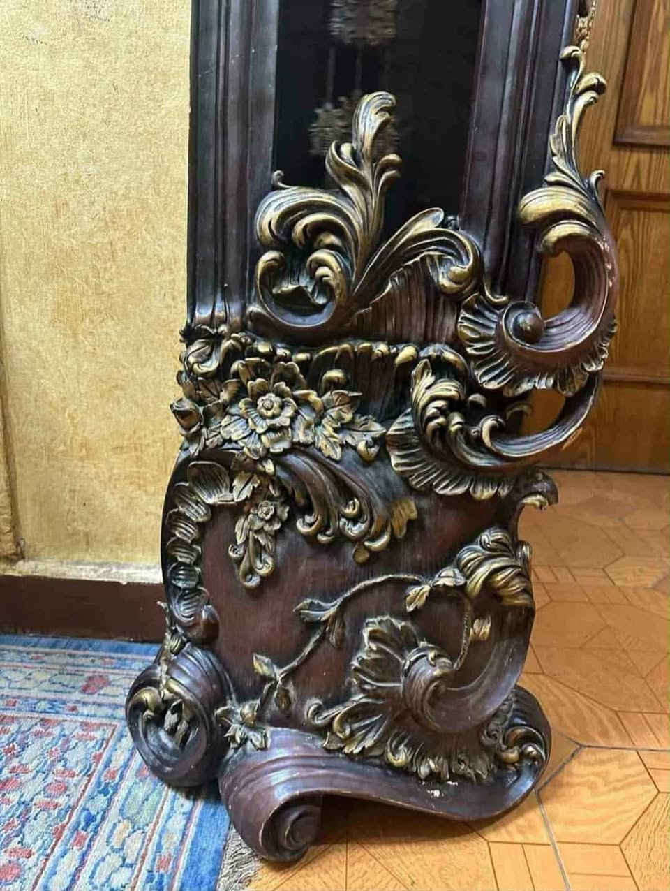 من النوادر قطعه متحفيه بدرة رخام وزن تقيل جدا تعمل ب ٢ بطاريه كبار و٣ بطاريه قلم تعمل بمنتهي الدقه
 عرض في عمق 50x20 
ارتفاع165
ممنوع الفصال فضلا والسعر ماسينجر فقط
100 / 170 القاهرة, مصر


**إذا كنت صاحب هذا الإعلان وتريد حذفه لأي سبب، رجاءا أرسل رسالة إلى الدعم الفني**