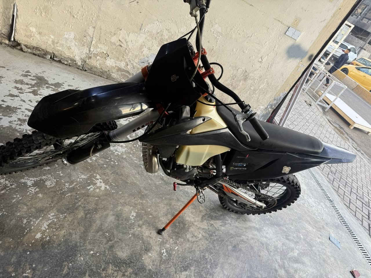 قفاز خبط ٢٥٠
***********
مكاني الاعظميه سعر ٢٥ او بيها مجال
