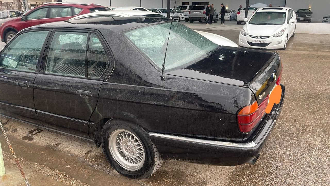 اسلام عليكم من رخص مدير الكروب
بي ام 730  
موديل 1991
كير مكينه كله شرط 
صدر امامي خلفي كله شرط ويل جديد جديد تاير جديد باتري جديد   تبريد  شغال
طخم امامي خلفي جديد 
كهربيات السيارة كلها شغالة 
ماتحتاج مصرف سيارة جناي
مكان السيارة الموصل
رقم اربيل دولي
الأتصال ع /***********
