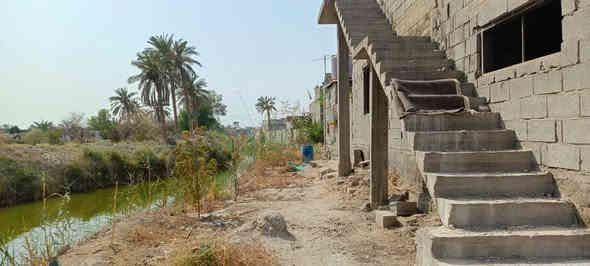 هيكل للبيع مساحة 180 متر
يحتوي على غرفتين ومطبخ وصالة وديوانيه وصحيات و درج خارجي

بالإضافة إلى مشتمل يحتوي على غرفة ومطبخ وصحيات مسقف چينكو وسقف ثانوي

المساحة الكلية 350 متر
صنف العقار مناصفة زراعي ووقف

شارع 6 متر
يطل مباشرة على نهر فرعي من نهر ابو مغيره
خدمات الماء والكهرباء واصله
السعر 90 مليون  
الموقع ابي الخصيب - منطقة طريق الصحراء - شارع جامع سيد الشهداء
رقم هاتف ***********
