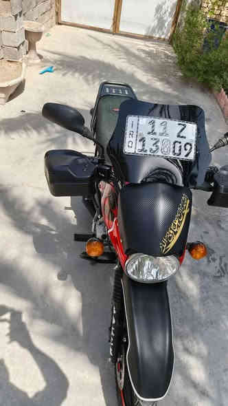 ‏سلام عليكم شباب بوكسر موديل 23 مرقم   دراجه ربع ماتصرف عليه دهن كله لكي مولي ماشيه قليل جدا دراجه مصروف عليه زوج تايرات جوبلس باكستاني لاصلي مجبزه شاحنه ولايت زنون وكامله  واحله من صور سعر2800لف وبيه مجال لاتصال ***********مكاني بغداد
