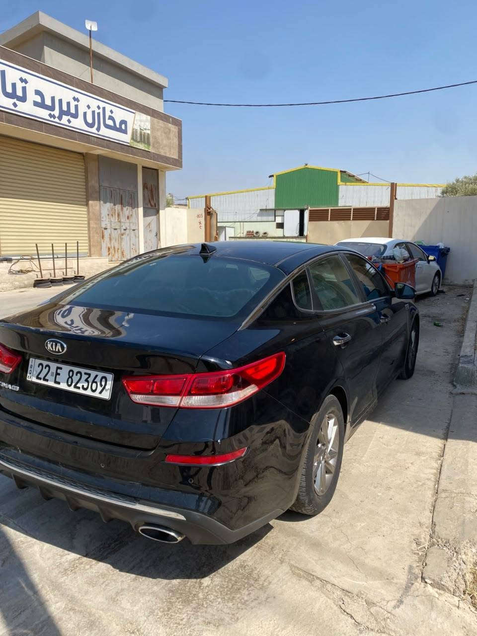 السلام عليكم كيا اوبتيما للبيع وارد امريكا 2019حادثها بنيد فقط كد شبر ومصبوغ يعني قطعه وحده صبغ الباقي سياره مكفولا من صبغ والبارد سونارها موجود وصوره الحادث مال امريكا موجود كلش خفيف بطارف البونيد بدون دواخل لاشواصي ولالغد سياره نظيفه مال بيت حتى سبيرها منازل ماشيه 66miكير مكينه شرط الفحص مامفتوح رقم اربيل تحويل ثاني يوم هزة وسنويا جديده بس تحويل ملكيه سياره تبريدها ثلج شرط الغاز مال شركه مالها سياره متصرف عليها ربع مواصفاتها شاشه كبيره 
توقف عن الاقتراب 
رادارات 
حساسات خلفيه 
كامره دواره
لايتات زينون بعد بيها مواصفات
مكانها الموصل السعر 145وبيها مجال 
للاستفسار الاتصال على الرقم ***********
