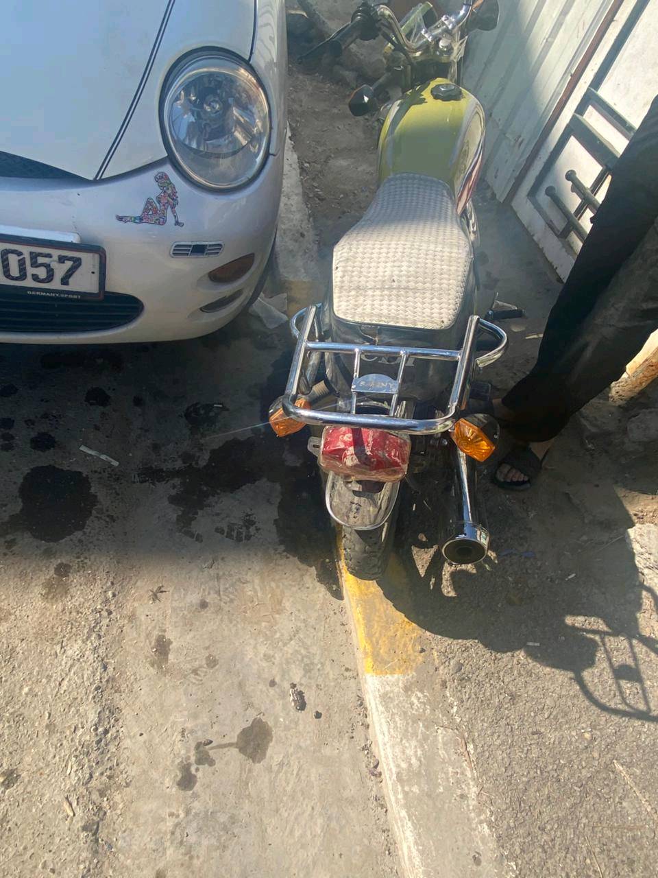 👋سلام عليكم 🏍دراجه  ايراني 4كير مديل ❗2020 نضيفه تخم تاير نضيف مرات تطلع دخان ومرات متطلع تشتقل وتمشي بس تغربط بيها خلل بل كابريتر ابيع كوم حديد لا تخابر تكلي شبيها وشنضافته ابيع كوم حديد هيه مابيها شي بس اني اريد اريح بالي بسعر 200 قفل عنواني بغداد الحبيبيه 
رقمي***********